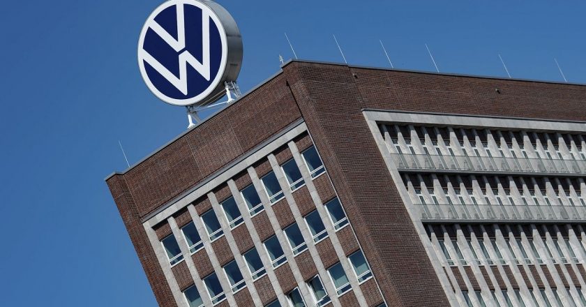 Alman devi Volkswagen, Tesla’nın rakibi Rivian’a 5 milyar dolar yatırım yapacak