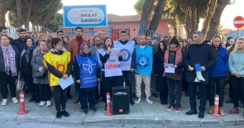 İzmir'de öğretmen şiddetine tepki – Son Dakika Türkiye, Cumhuriyet'in Ege Haberleri