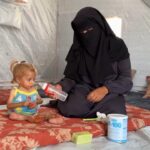 Soykırımcı İsrail’in “aç ve bitap” düşürdüğü Gazzeli minik kız, ölümle pençeleşiyor
