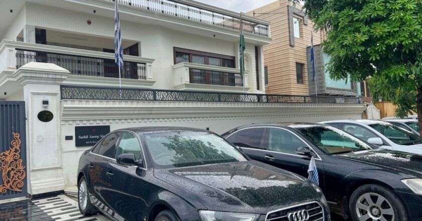 Hindistan’da ‘sahte büyükelçi’ dolandırıcılıktan gözaltına alındı