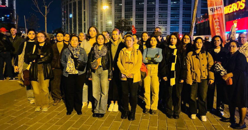 Adliye ablukadayken birkaç sokak ötede kadın cinayeti yaşandı! Kadınlardan Nilay Kotan cinayetine protesto – Son Dakika Türkiye Haberleri