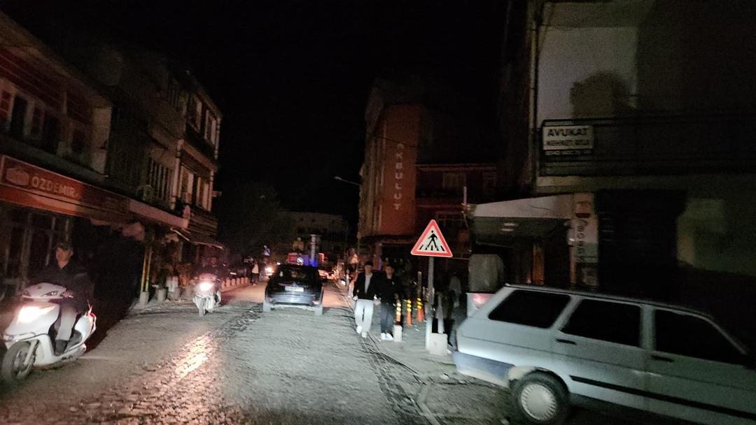 Son haber: 6,1 büyüklüğünde deprem, korku! İstanbul'da hissedilen depremin merkez üssü Balıkesir 4