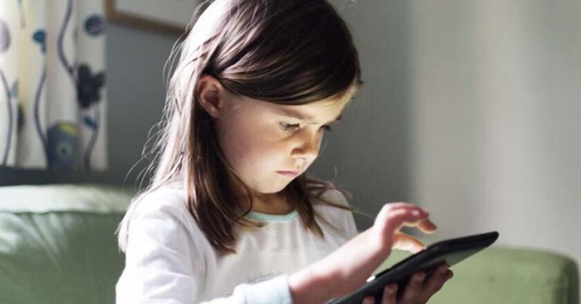 Günümüzün Görünmez Tehdidi: Ekran Maruziyetinin Psikolojik Etkileri