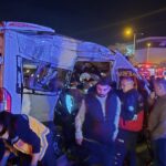 İzmir’de iki işçi servisinin çarpıştığı kazada 13 kişi yaralandı